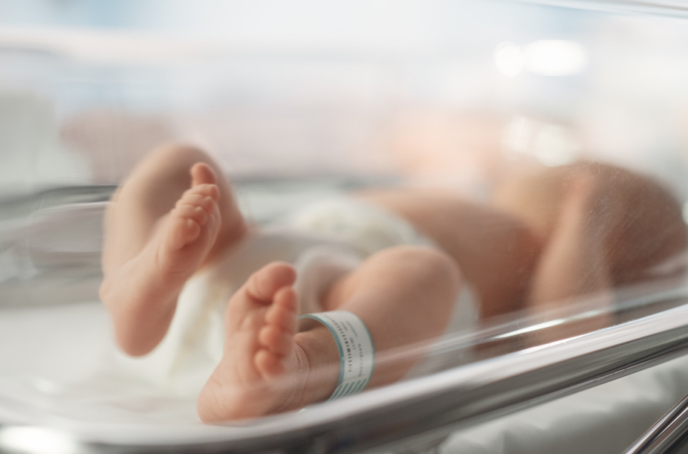 Majci koja je bacila dete u kontejner određen pritvor: Poznato koliko godina zatvora joj preti