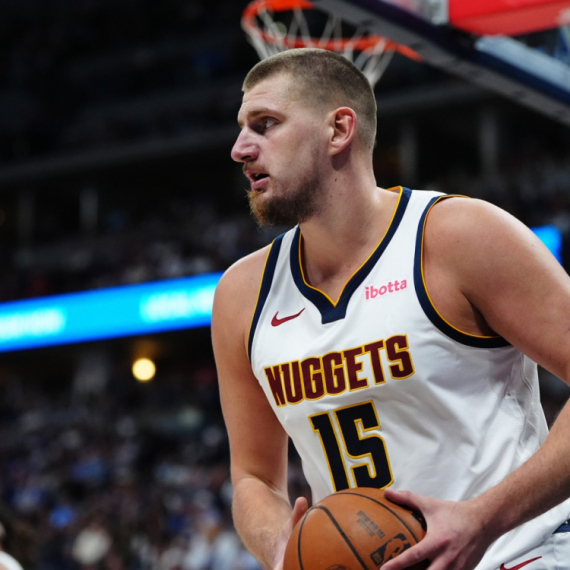 Jokić sa druge planete – tripl-dabl kakav nije viđen 62 godine! VIDEO
