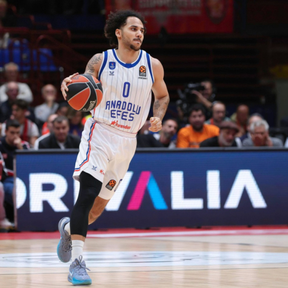 Efes bez Larkina na Real