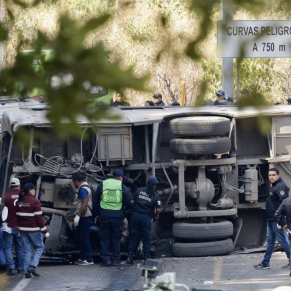 Tragedija na ostrvu: Autobus pun putnika se zabio u beton; Desetine mrtvih  FOTO