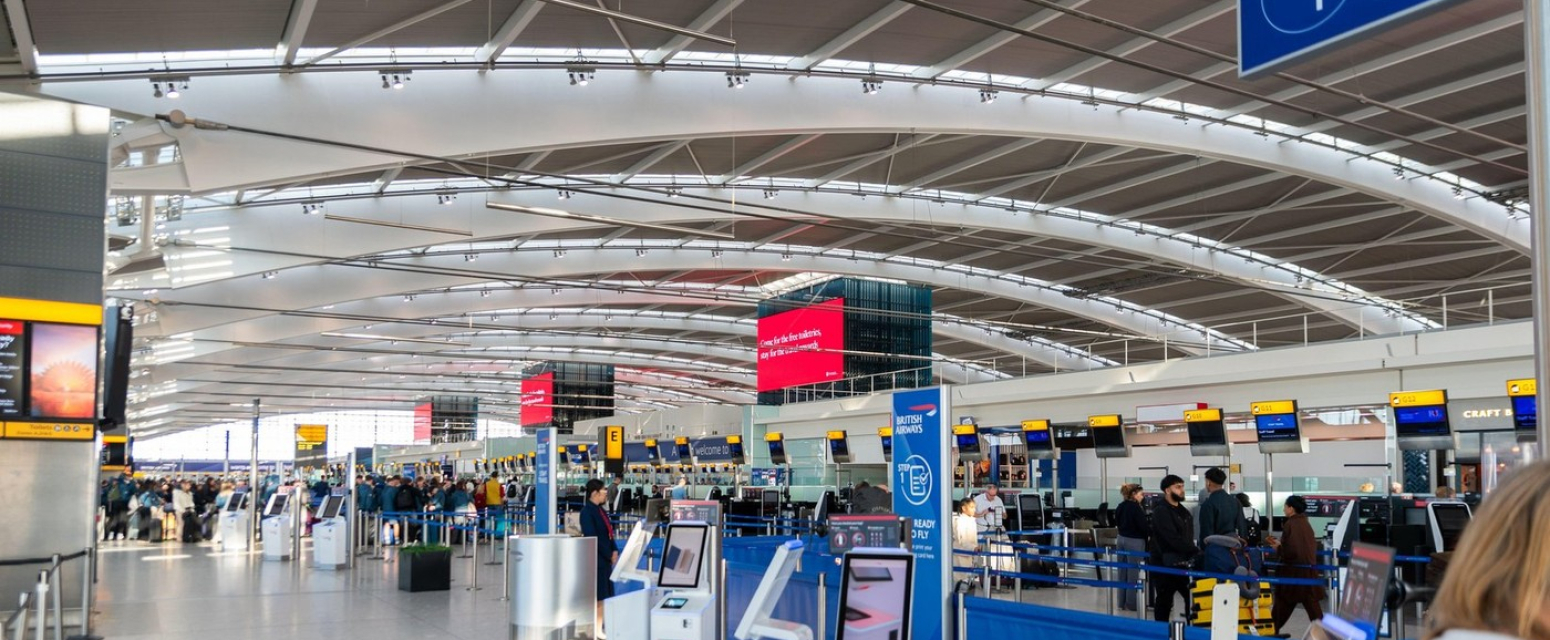 Zatvoren vazdušni saobraćaj nad Londonom: Avioni kruže, ne mogu da slete FOTO