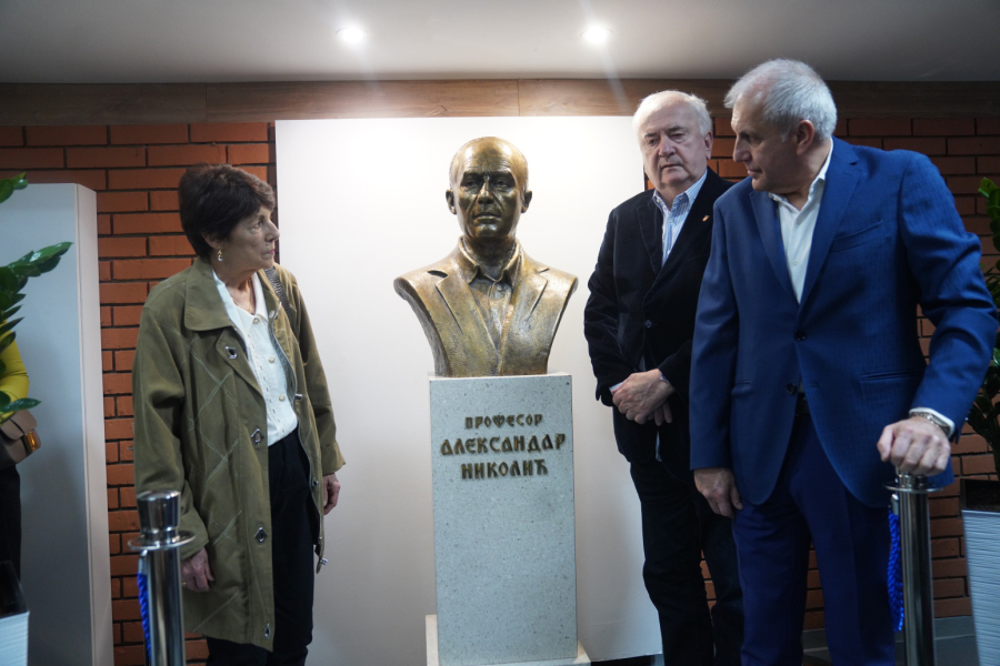Otkrivena bista Aleksandru Nikoliću FOTO