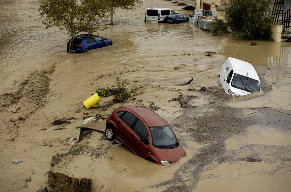 Apokalipsa za sat vremena: Poplave odnele desetine života i vozila FOTO/VIDEO