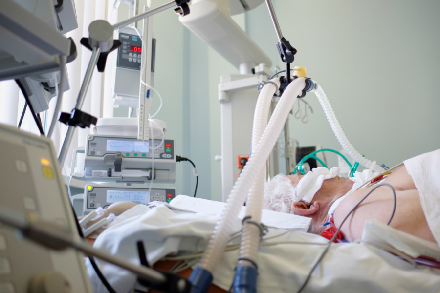 Veoma zarazna bolest sve više napada tinejdžere u Srbiji: Kašalj je ključni simptom