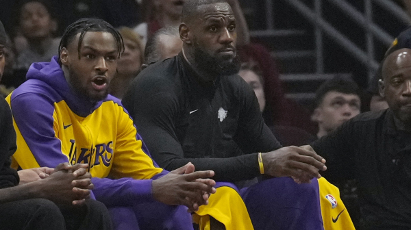 Kao na filmu – Broni Džejms dao prve NBA poene tamo gde je sve počelo za tatu VIDEO