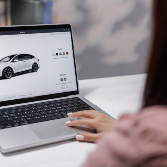 Hteo da kupi auto preko interneta: Ostao bez 12.500 evra!