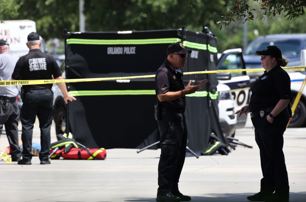 Mass shooting; everything is blocked: People flee VIDEO