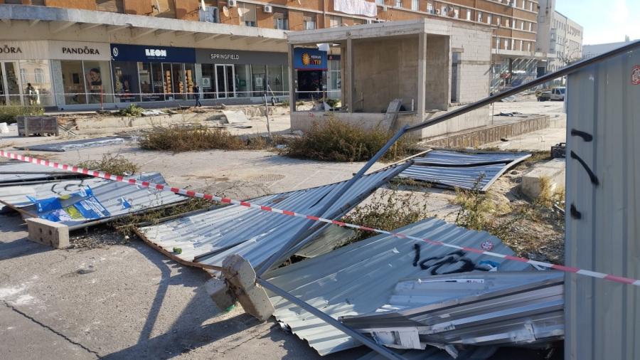They devastated Novi Sad; Chaos and trash everywhere; Broken doors, broken windows... PHOTO/VIDEO