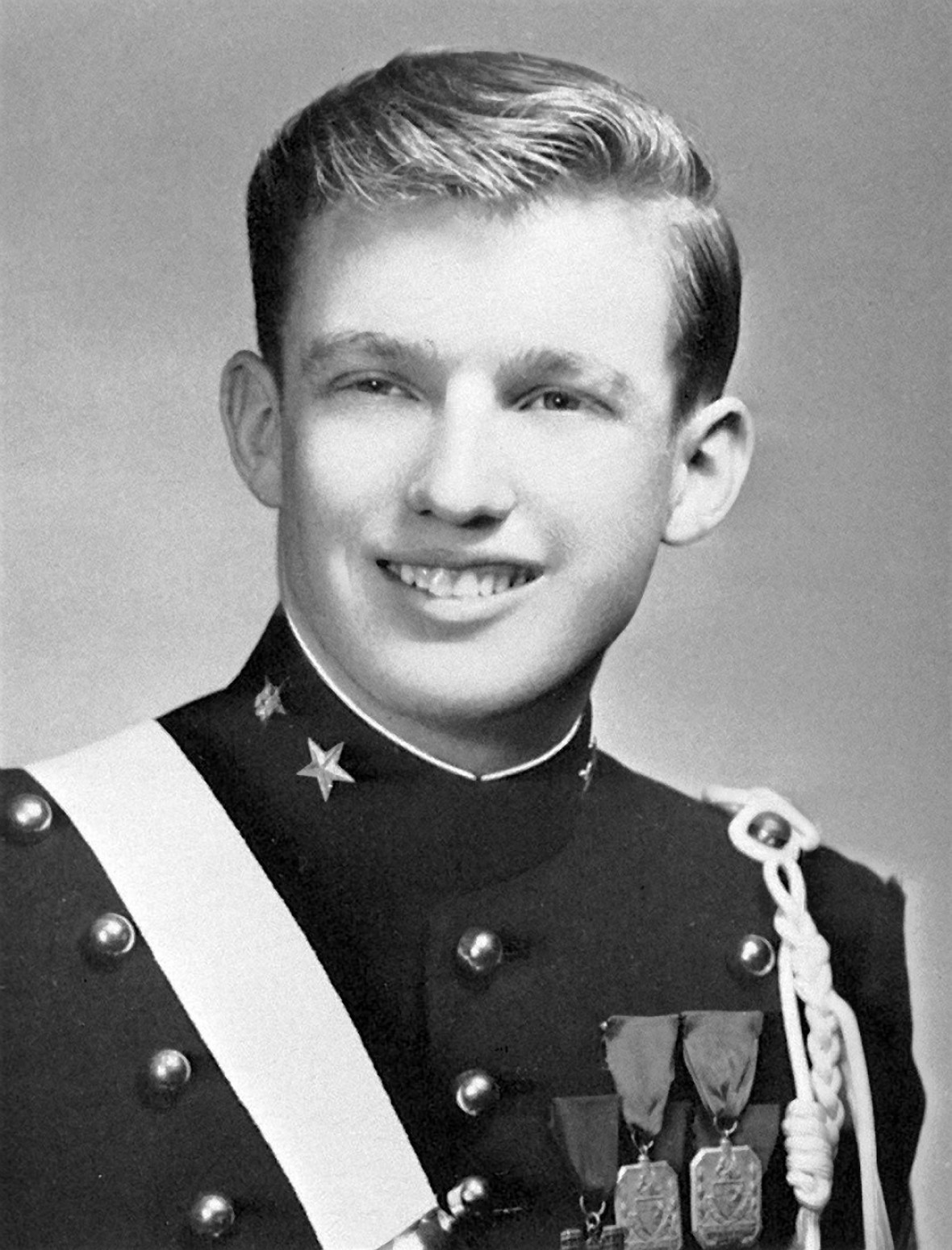 Evo kako je Donald Tramp izgledao kao mlad: Glumio je u nekoliko popularnih filmova i serija FOTO