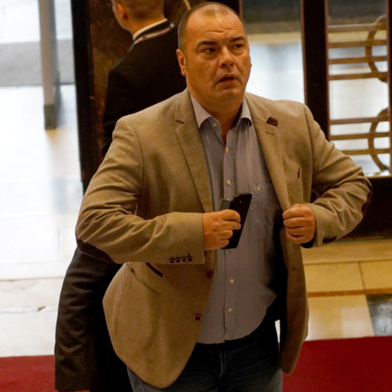 Goran Ješić lažnim nobelovcima: "Sad bi da izmišljaju toplu vodu i samoupravljanje, znamo kako se to završilo"
