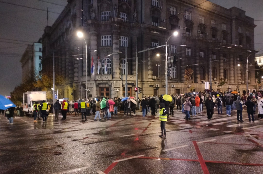 Opozicioni novinar besan: Opozicija je nesposobna; Politizovali su Novi Sad i Ribnikar, narod to ne voli VIDEO