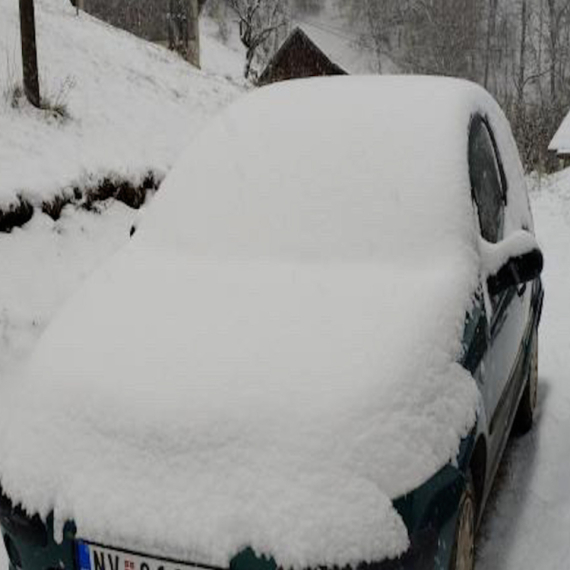 Napadalo 10 centimetara snega u Srbiji FOTO