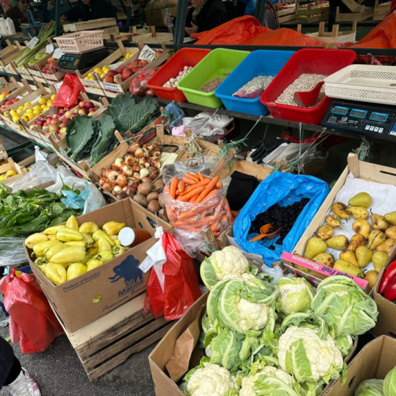 Beograđanin na pijaci potrošio 15.770 dinara i izazvao lavinu komentara: Evo šta je kupio FOTO