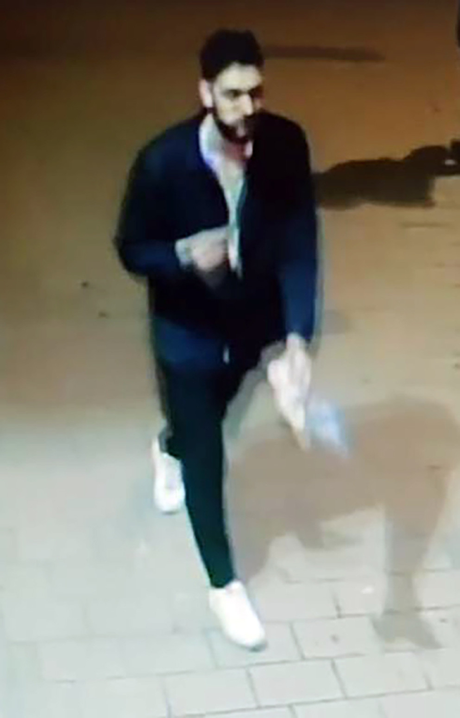 Ukoliko vidite ovog muškarca, odmah pozovite policiju FOTO