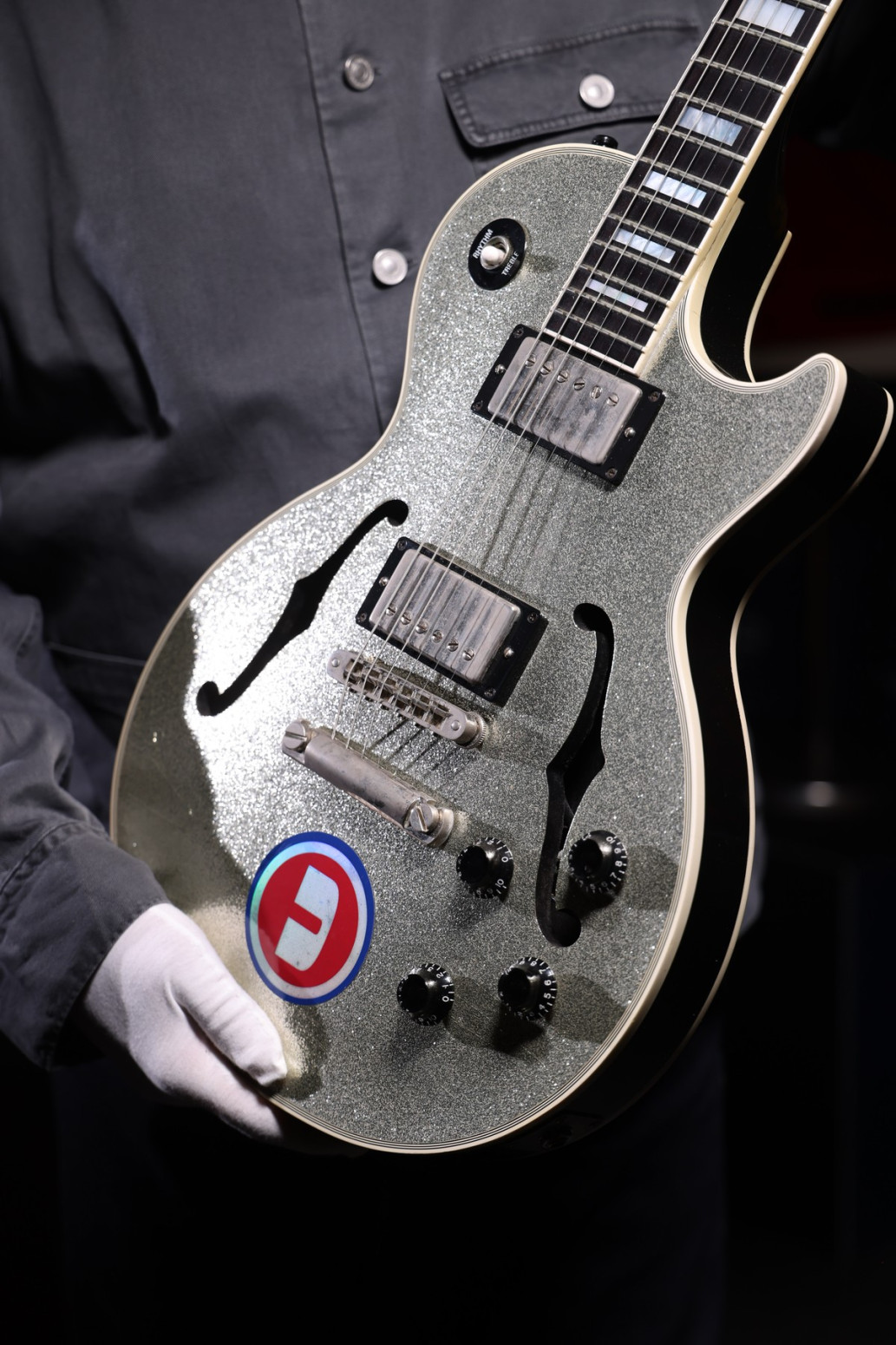 Gitara slavnog muzičara prodata za neverovatnu sumu