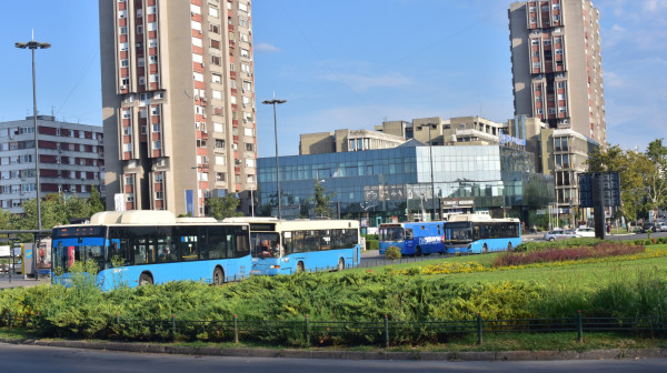 Vozio autobus naleto na pešaka pa pobegao: U Novom Sadu uhapšen vozač autobusa