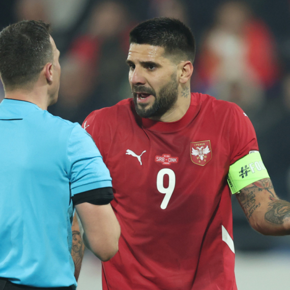 Neće, pa neće – Mitrović i Vlahović nikako da pogode VIDEO