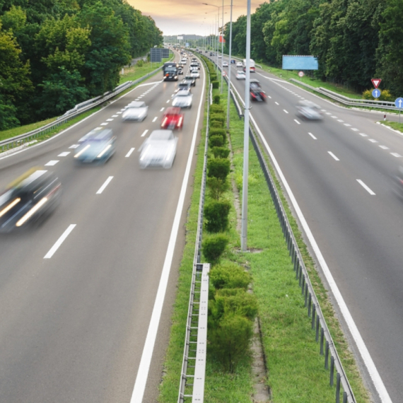 Vozite pametno: Koliko više goriva auto troši pri 160 km/h u poređenju sa 100 km/h?