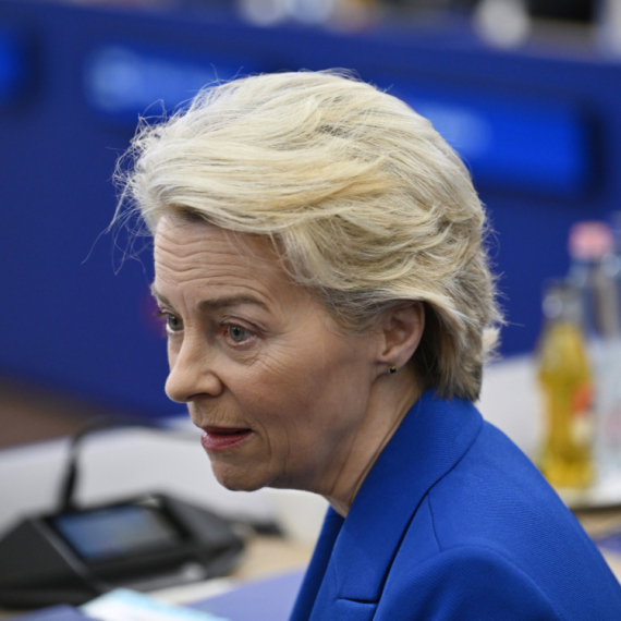 Drama u avionu; Ursula fon der Lajen spasla putnika