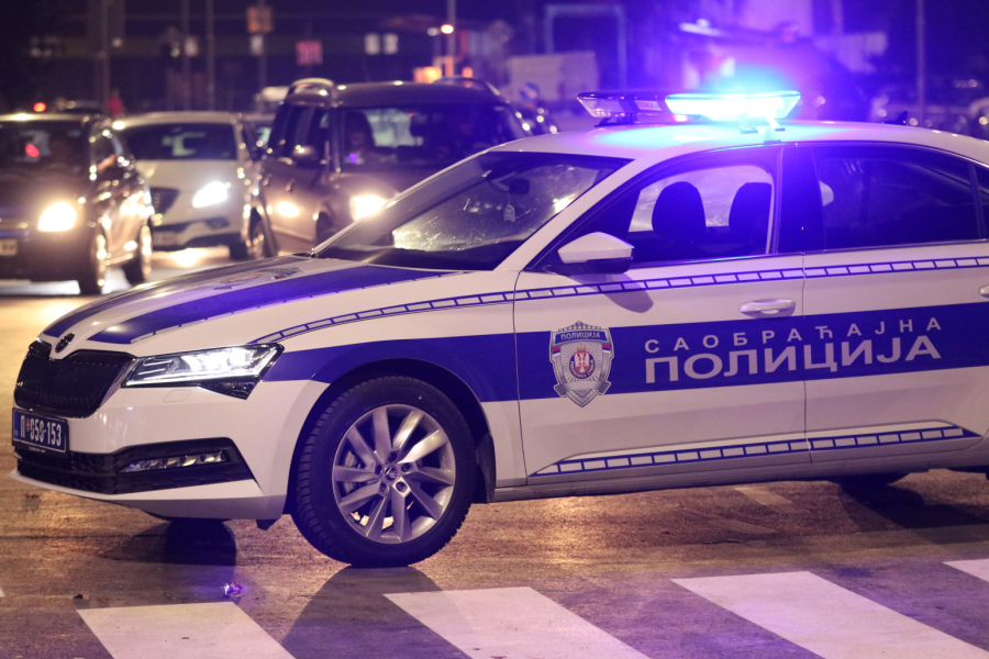Lančani sudar na Autokomandi: Delovi vozila bili rasuti po putu