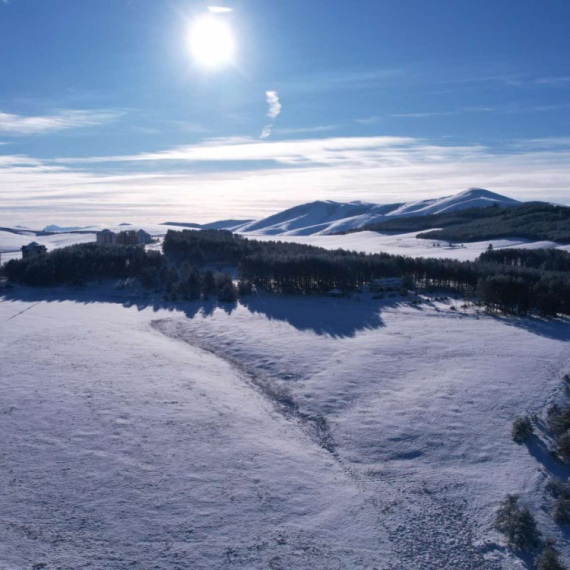 Sneg prekrio najpopularniju srpsku planinu: Nestvarne slike iz vazduha FOTO