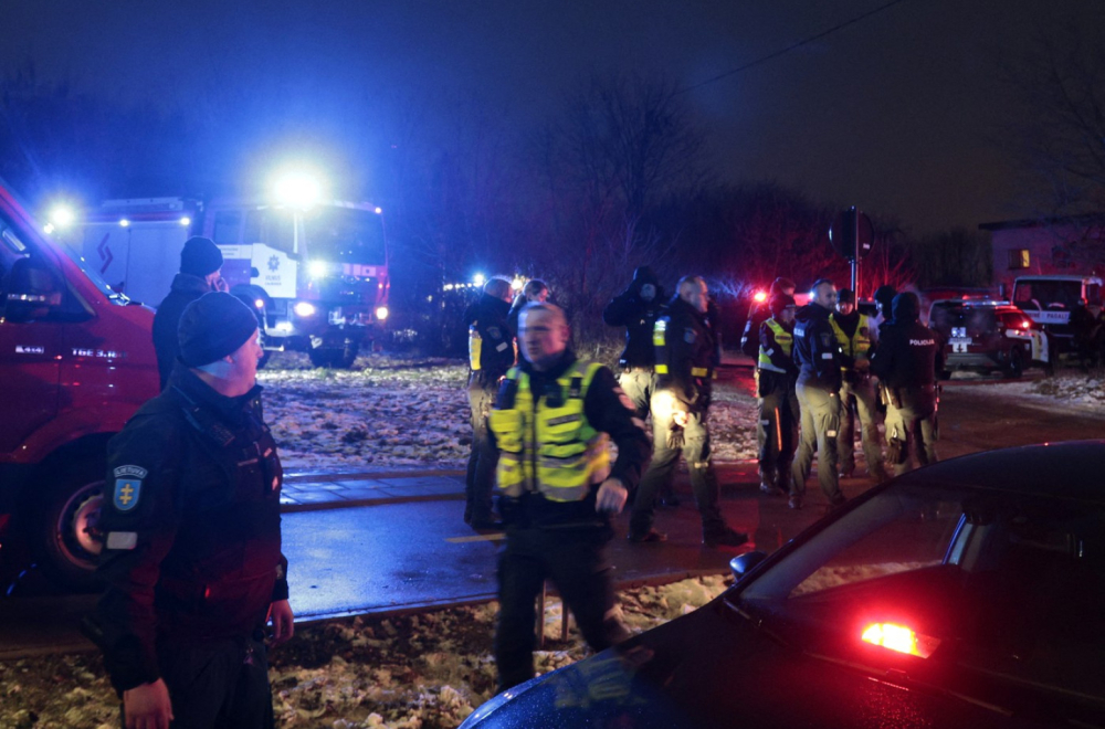 A cargo plane crashed into a building; Everything is on fire, there are dead and injured PHOTO/VIDEO