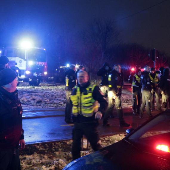 A cargo plane crashed into a building; Everything is on fire, there are dead and injured PHOTO/VIDEO