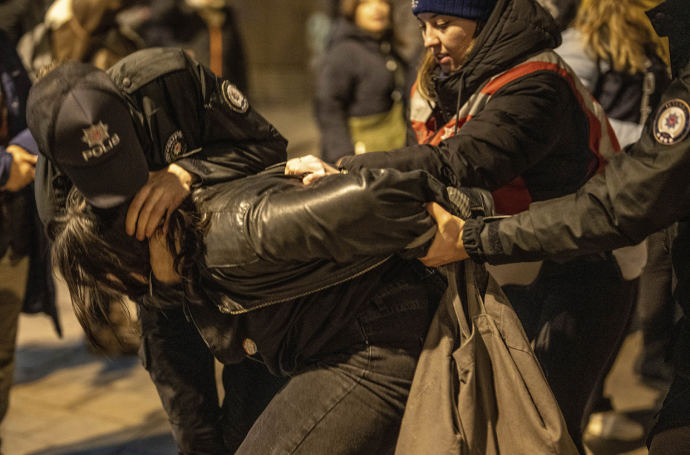 Haos na mitingu u Istanbulu: Policija privodila FOTO/VIDEO
