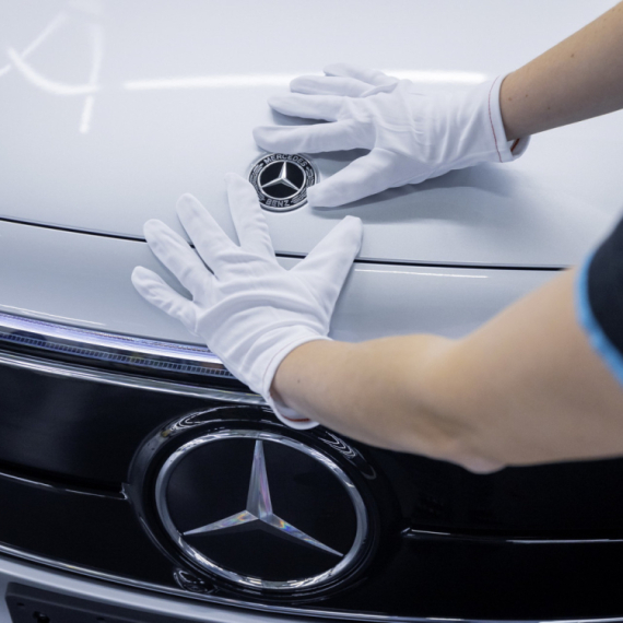 Mercedes odustaje od potpunog prelaska na struju: Benzinci ostaju i posle 2030.