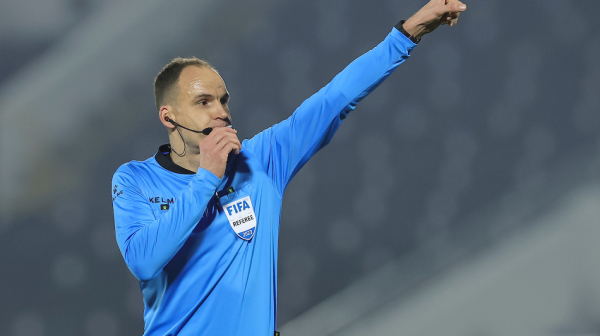 Nenad Minaković sudi Nemanji Matiću