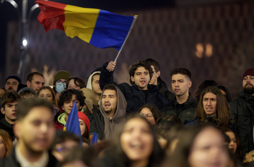 Romanians on their feet: We won't have him