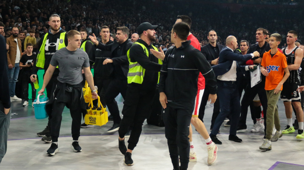 Objavljen snimak – ovo je pozadina incidenta: Barcokas "napao" Žocovog pomoćnika VIDEO