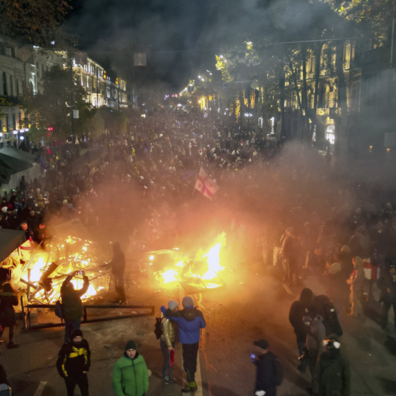 Chaos in Georgia: Mass protests; Barricades errected PHOTO/VIDEO