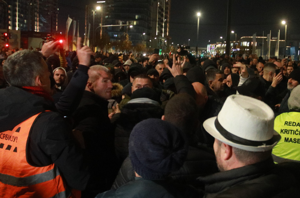 Svaka laž je dozvoljena: Demonstranti koji napadaju su za Šolakove medije žrtve, a druga strana je uvek kriva