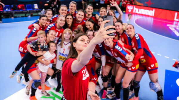"Tek je 12 sati": Rukometašice spremne za sestrinski derbi na EP VIDEO