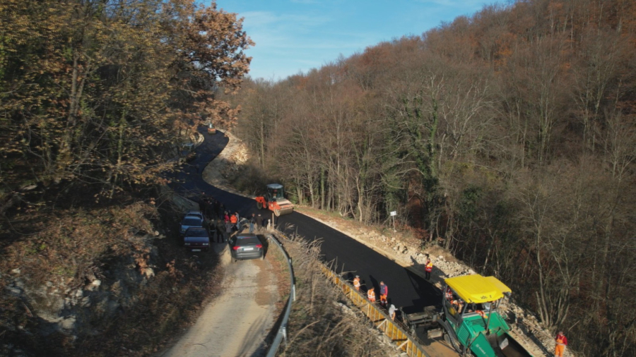 Povezuje se Ovčar Banja sa staklenim vidikovcem: Radovi u punom jeku FOTO
