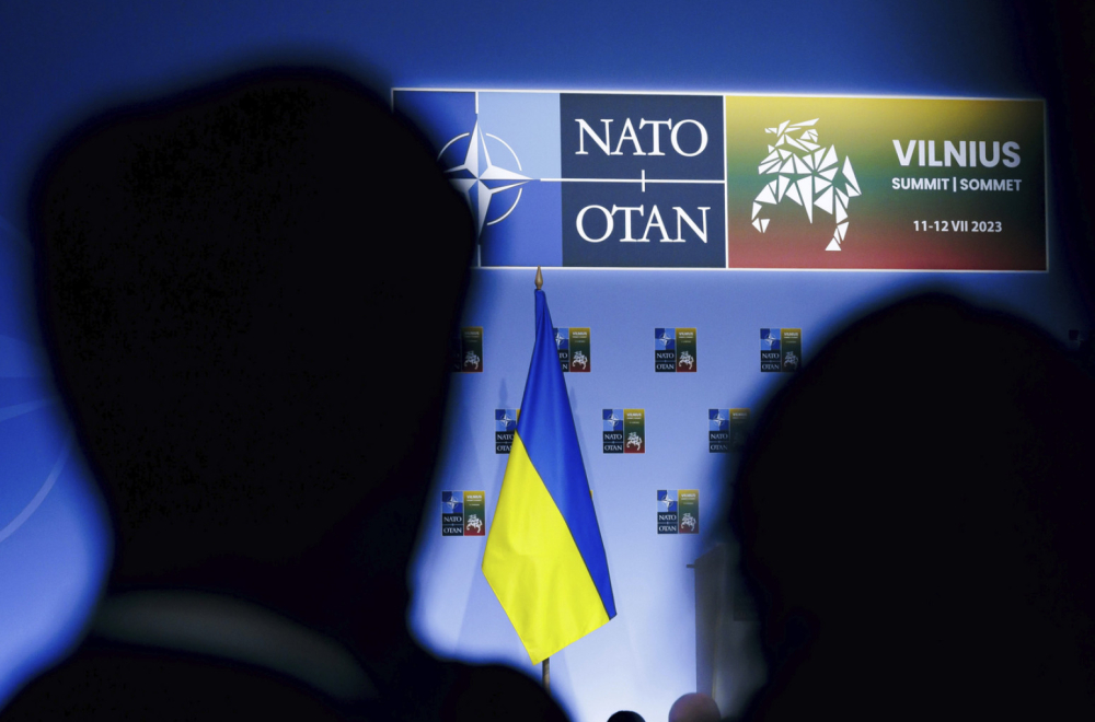 NATO da nauči istoriju: Rute, šaljemo ti udžbenik