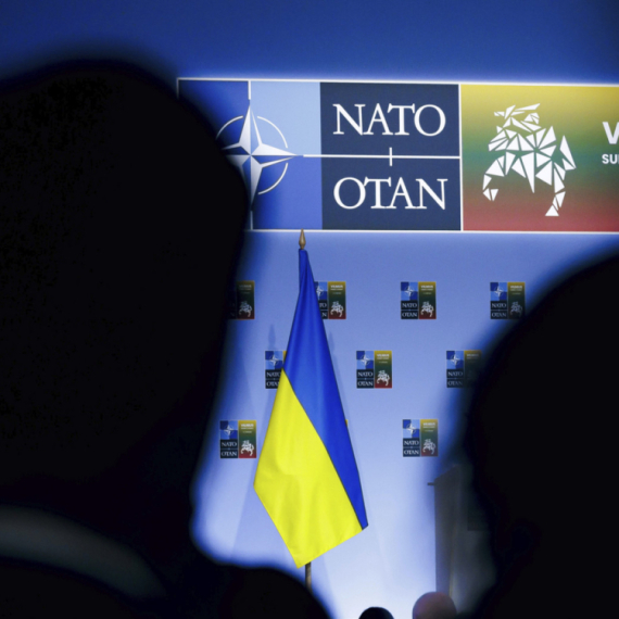 NATO da nauči istoriju: Rute, šaljemo ti udžbenik