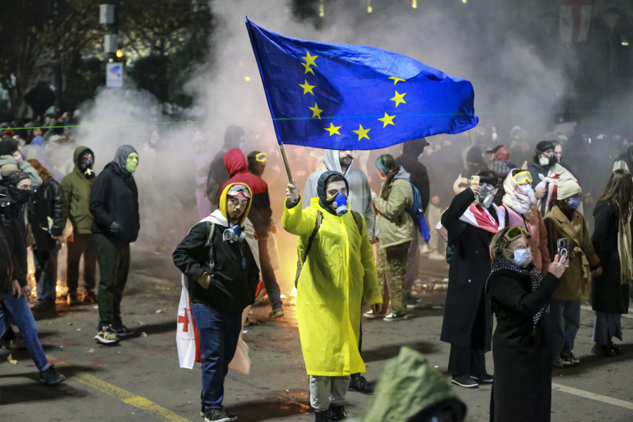 Ključa na ulicama Tbilisija: Vodeni topovi na ulicama, specijalci rasteruju demonstrante FOTO/VIDEO