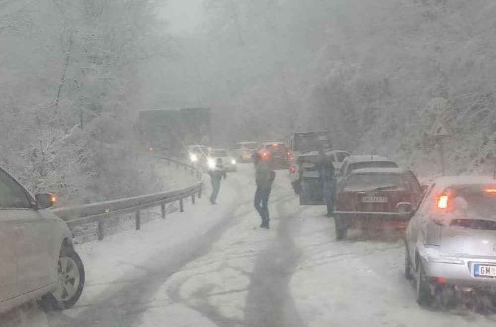 Snow buries parts of Serbia – incredible scenes VIDEO