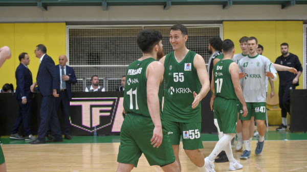 Tinejdžer ubacio najluđu trojku u ABA ligi VIDEO
