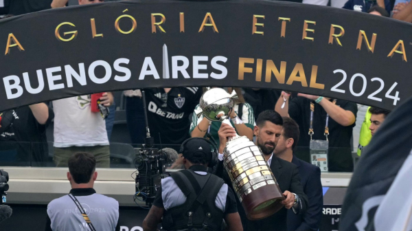 Kakva čast – Novak Đoković postavio trofej Kopa Libertadoresa VIDEO