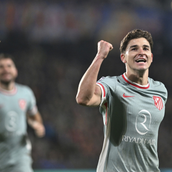Atletiko iskoristio debakl Barse, Ristić presedeo meč