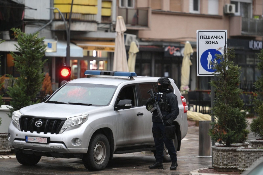 Kurtijevi specijalci sa dugim cevima na severu KiM: Ima ih na svakoj raskrsnici FOTO