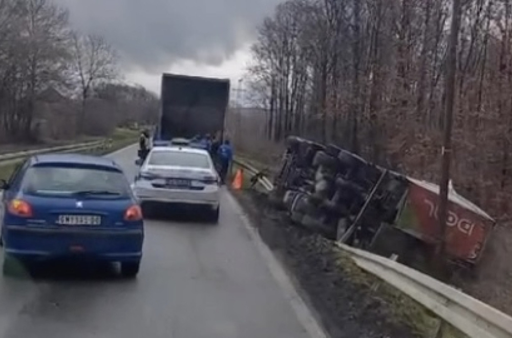 Kamion sleteo sa puta; Teža saobraćajka na putu Čačak - Kragujevac