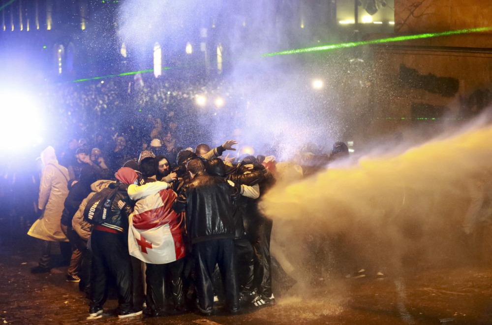 A turbulent night in Georgia: Protesters fill hospitals, children at demonstrations, Europe mourns PHOTO/VIDEO