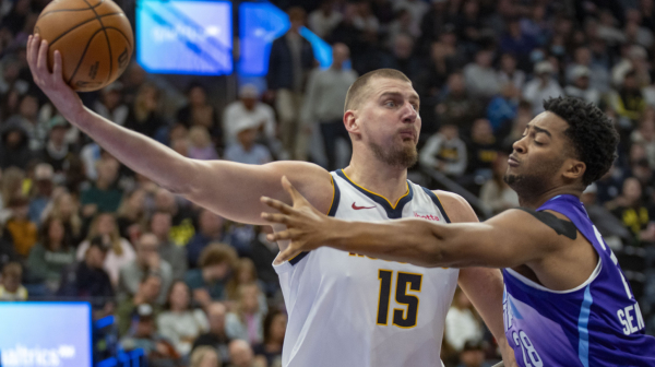 Jokić rame uz rame sa Medžikom Džonsonom FOTO