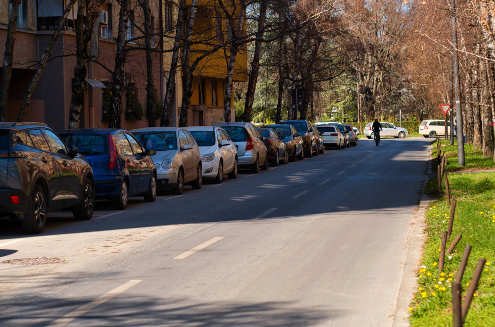 Vozači, pomerite automobile sa ove lokacije: U suprotnom – biće uklonjeni