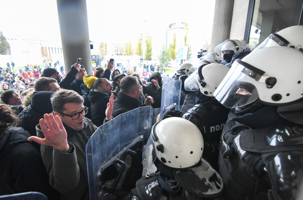 Đilasov sledbenik zapretio: Biće revolucije i nasilne smene vlasti, i to veoma, veoma brzo FOTO