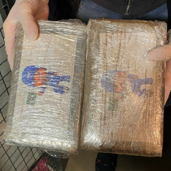 Zaplenjeno 2,5 kilograma kokaina u Beogradu: Uhapšene dve osobe FOTO